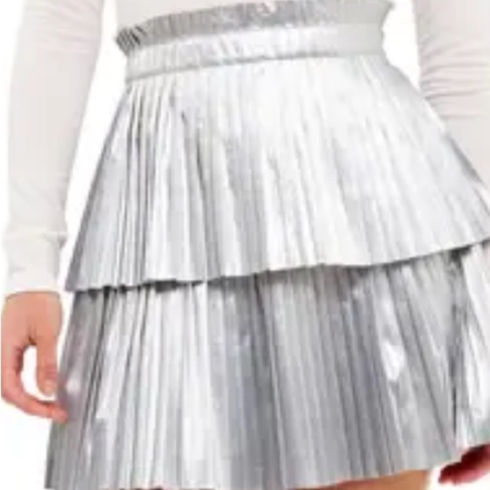 Chic Silver Pleated Mini Skirt